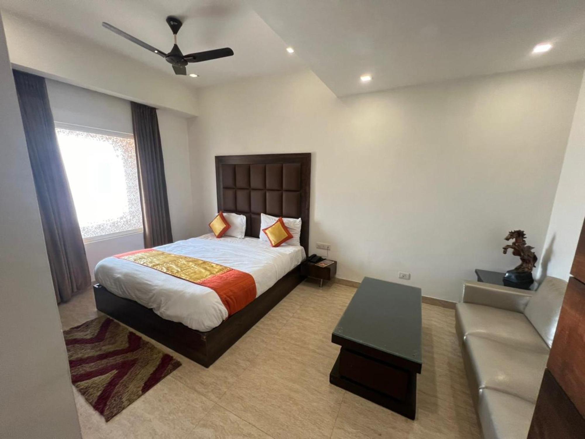 Hotel Royal Palace Hapur Экстерьер фото
